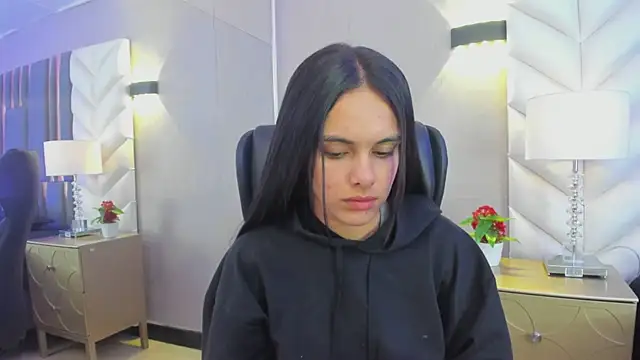 Snapshot of ChloeHarper_ chatting on 04-06-26, 11:44 ChloeHarper online show from 04-06-26, 11:44