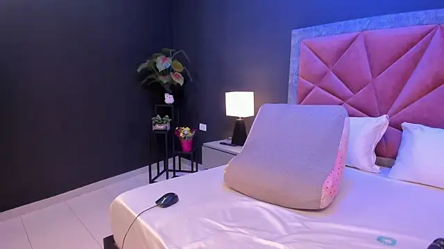 mia milff online show from 03-12-26, 07:29