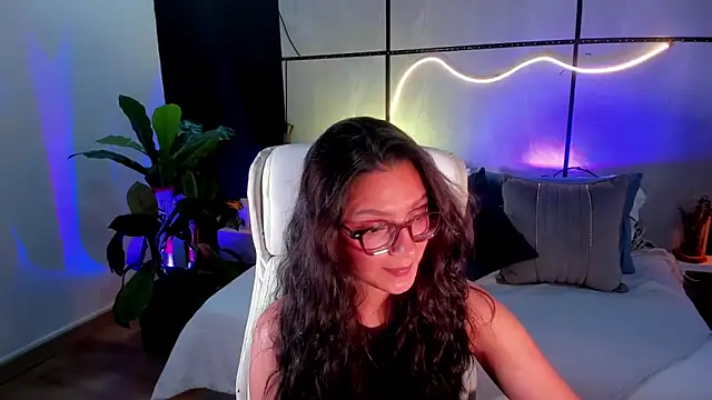 Gia Mazzon online show from 11-18-25, 04:10