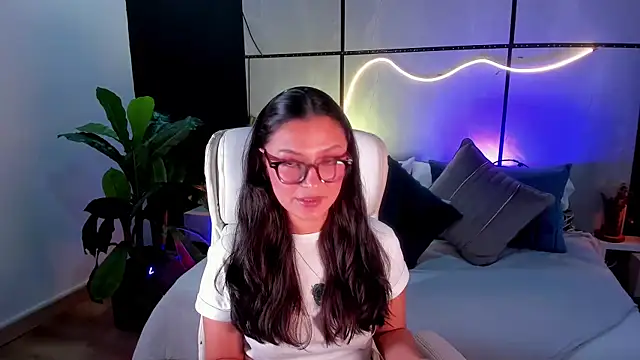 Gia Mazzon online show from 11-24-25, 04:07