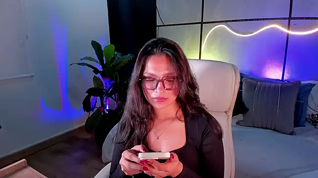 Gia Mazzon online show from 11-10-25, 04:34