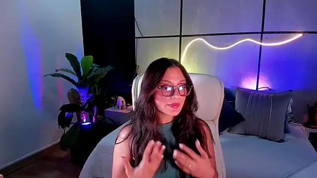 Gia Mazzon online show from 11-26-25, 06:30