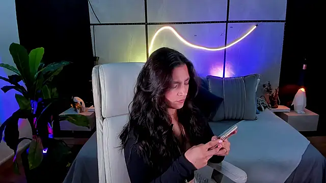 Gia Mazzon online show from 10-14-25, 04:29