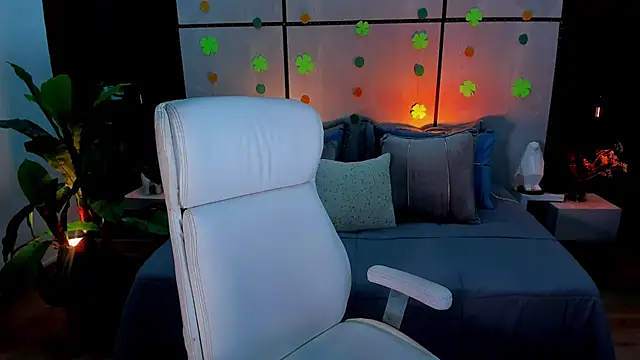 Gia Mazzon online show from 03-17-25, 02:45