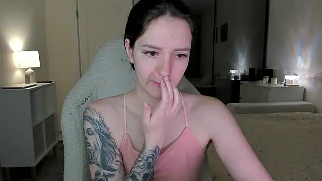 Sonia moon  online show from 10-18-25, 02:35