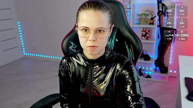 Snapshot of Latex_Kitty chatting on 06-03-26, 04:33 Latex Kitty online show from 06-03-26, 04:33