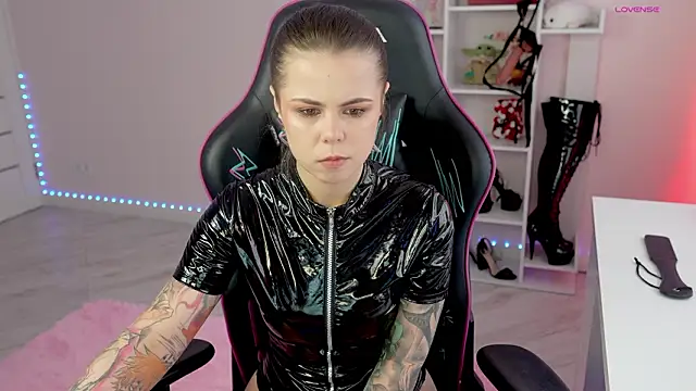 Latex Kitty online show from 03-25-26, 02:27