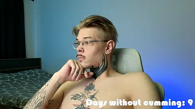 Snapshot of DENIS_HERE chatting on 04-28-26, 02:21 DENIS HERE online show from 04-28-26, 02:21