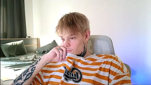 Snapshot of DENIS_HERE chatting on 05-16-26, 02:38 DENIS HERE online show from 05-16-26, 02:38