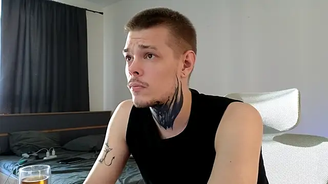 Snapshot of DENIS_HERE chatting on 06-06-26, 04:17 DENIS HERE online show from 06-06-26, 04:17