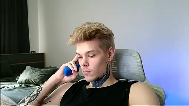 Snapshot of DENIS_HERE chatting on 05-15-26, 03:21 DENIS HERE online show from 05-15-26, 03:21