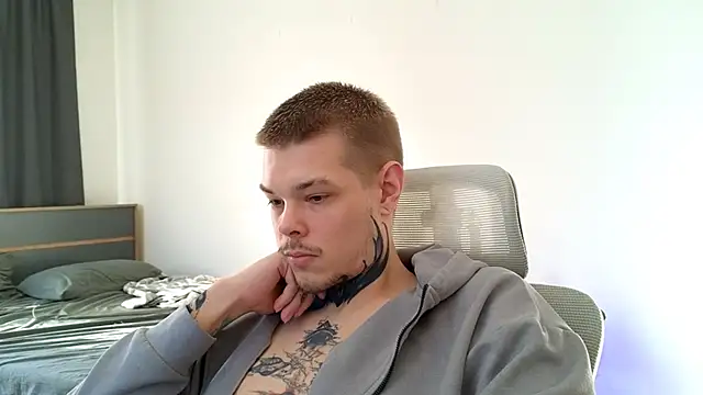 Snapshot of DENIS_HERE chatting on 06-05-26, 04:13 DENIS HERE online show from 06-05-26, 04:13