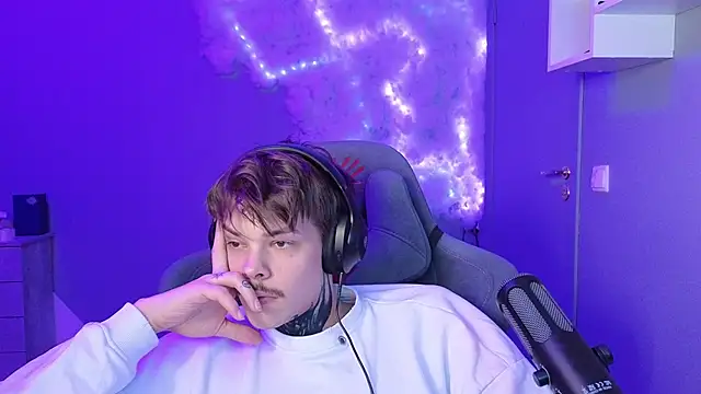 DENIS HERE online show from 01-24-25, 04:48