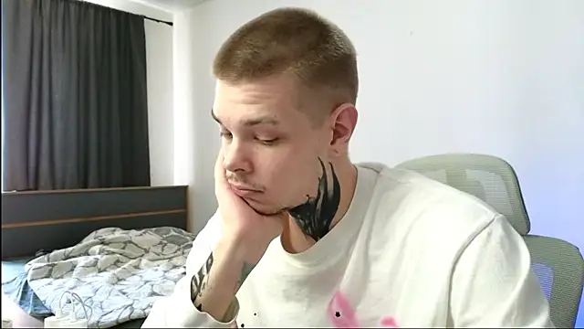 Snapshot of DENIS_HERE chatting on 05-21-26, 10:45 DENIS HERE online show from 05-21-26, 10:45