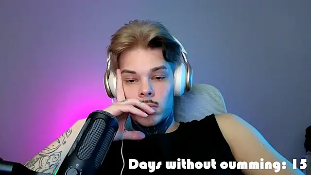 DENIS HERE online show from 04-18-26, 07:54