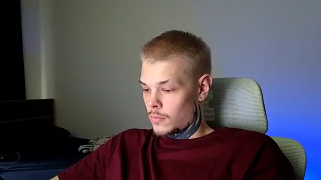 Snapshot of DENIS_HERE chatting on 06-12-26, 05:21 DENIS HERE online show from 06-12-26, 05:21