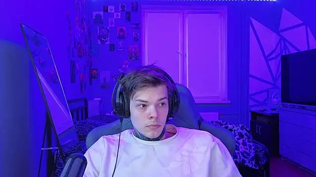 DENIS HERE online show from 03-11-25, 03:23