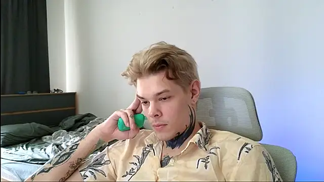 Snapshot of DENIS_HERE chatting on 05-14-26, 12:02 DENIS HERE online show from 05-14-26, 12:02