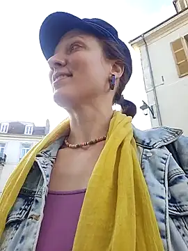 Exhibitionsplit online show from 03-05-25, 04:24