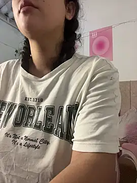 Snapshot of violet-333 chatting on 04-23-26, 07:26 violet-333 online show from 04-23-26, 07:26
