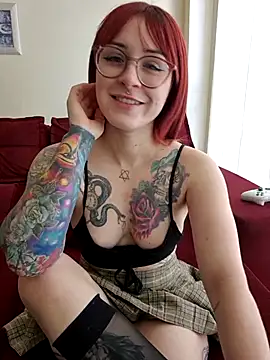 Snapshot of Ahrya_ chatting on 09-14-25, 12:38 Ahrya online show from 09-14-25, 12:38