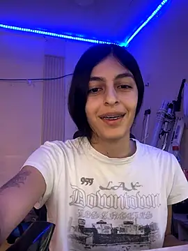 Snapshot of cristel_17 chatting on 09-23-25, 03:46 cristel 17 online show from 09-23-25, 03:46