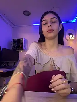 Snapshot of cristel_17 chatting on 12-08-24, 12:08 cristel 17 online show from 12-08-24, 12:08