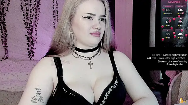 Snapshot of strawberry_elfcat chatting on 04-30-26, 03:02 strawberry elfcat online show from 04-30-26, 03:02