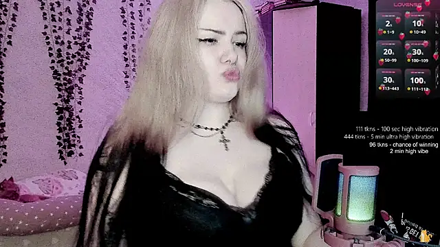 strawberry elfcat online show from 06-21-26, 09:53
