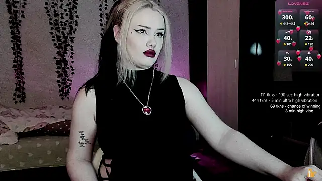 strawberry elfcat online show from 04-16-26, 02:34