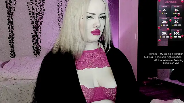 strawberry elfcat online show from 04-09-26, 02:24