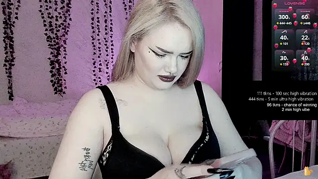 Snapshot of strawberry_elfcat chatting on 05-14-26, 03:36 strawberry elfcat online show from 05-14-26, 03:36