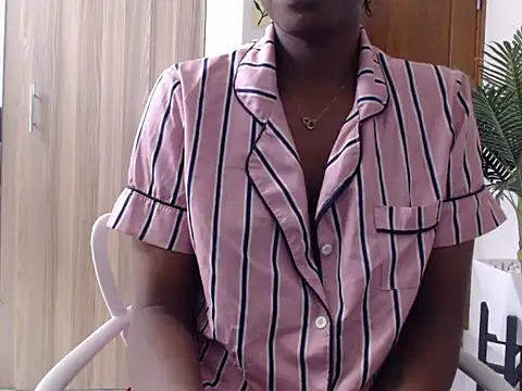 Snapshot of black___ghodess chatting on 06-20-26, 11:37 black ghodess online show from 06-20-26, 11:37