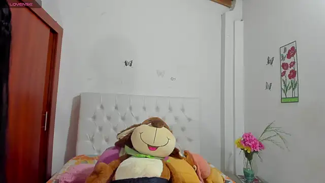 Snapshot of VenussVega chatting on 06-02-26, 05:57 VenussVega online show from 06-02-26, 05:57