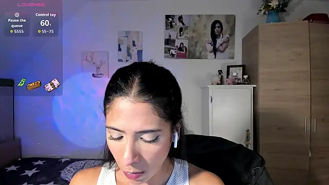 VeronikaOlsen online show from 10-22-25, 12:54