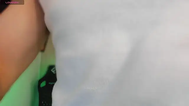 Snapshot of thomklein chatting on 02-18-26, 08:38 thomklein online show from 02-18-26, 08:38