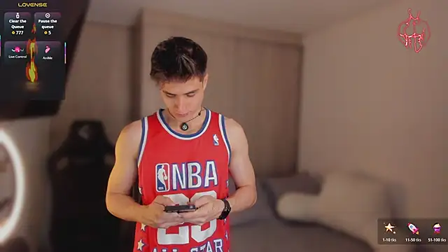 Snapshot of thomklein chatting on 02-26-26, 08:09 thomklein online show from 02-26-26, 08:09