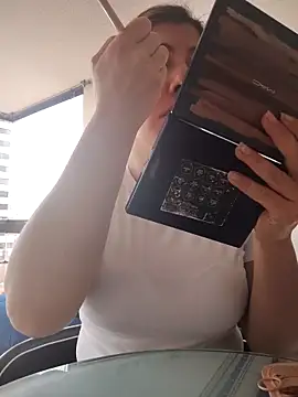 scarlett moore online show from 10-13-25, 01:23