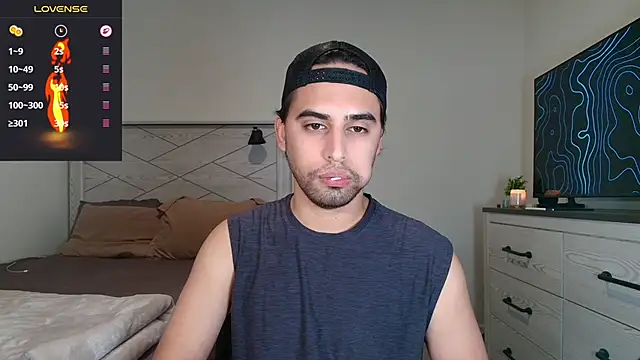 Snapshot of thonylewys chatting on 10-27-25, 12:22 thonylewys online show from 10-27-25, 12:22