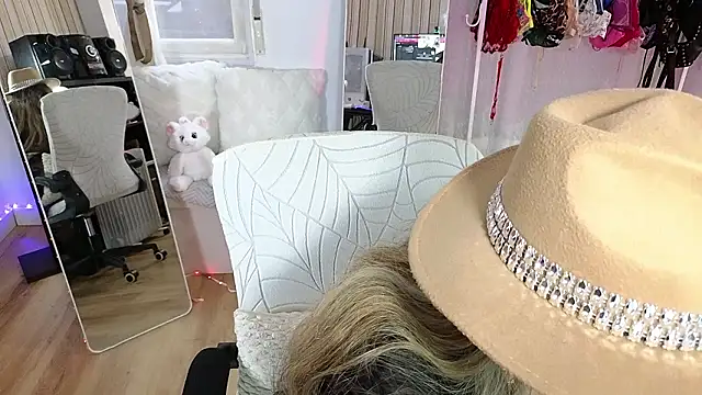 Tawny cox online show from 02-21-26, 09:00