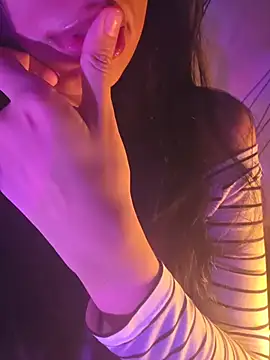 Snapshot of aloneathome chatting on 12-04-25, 06:07 aloneathome online show from 12-04-25, 06:07