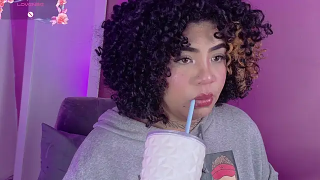 foxxy-lov3 online show from 05-10-26, 02:08