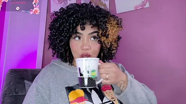 foxxy-lov3 online show from 05-25-26, 01:43