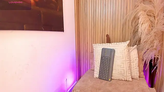 sofhiaa adaams online show from 02-07-26, 10:40