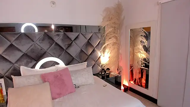 sofhiaa adaams online show from 11-07-25, 10:46