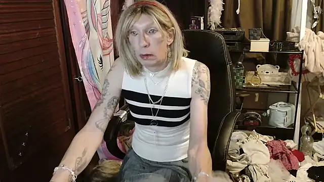 Ombeline1 online show from 10-29-25, 07:13