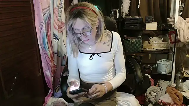 Ombeline1 online show from 10-28-25, 05:56