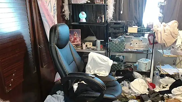 Ombeline1 online show from 10-30-25, 07:17