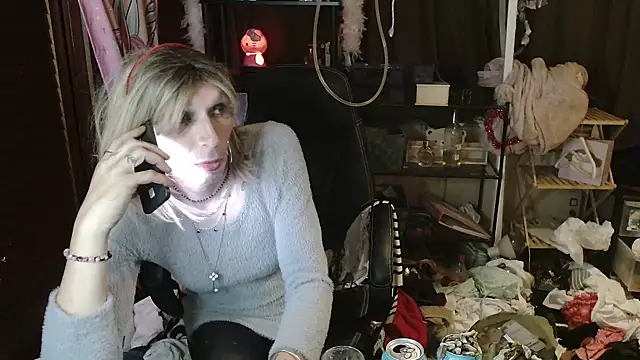 Ombeline1 online show from 10-16-25, 10:07