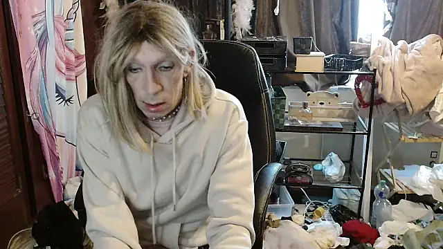 Ombeline1 online show from 10-26-25, 08:15